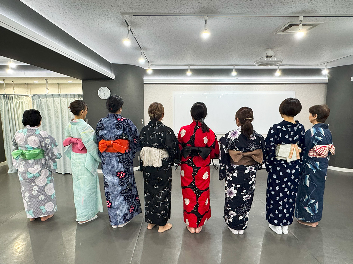 女性後ろ姿